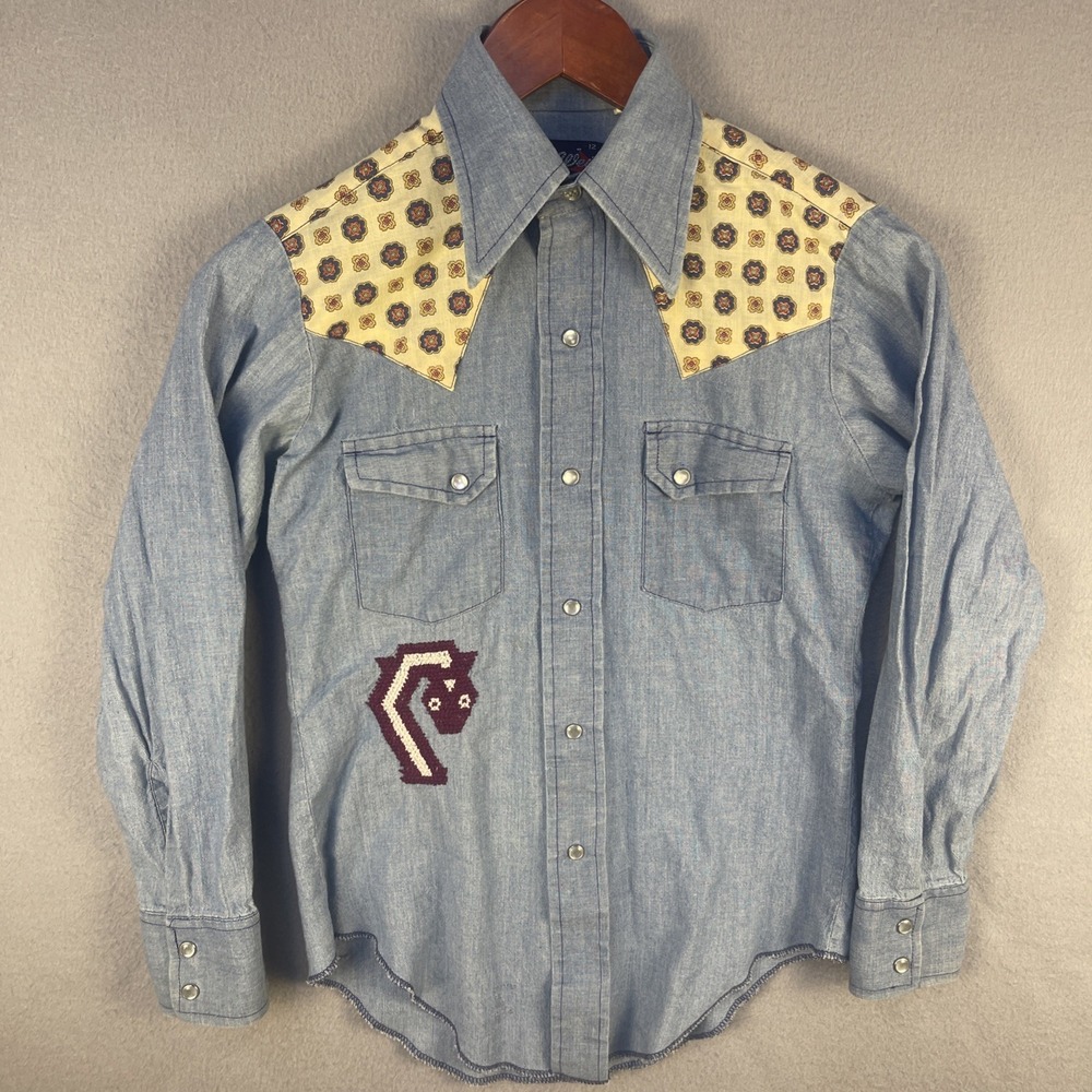 Out West Denim Shirt Womens Small Blue Pearl Snap Embriodered Tapered Cowgirl